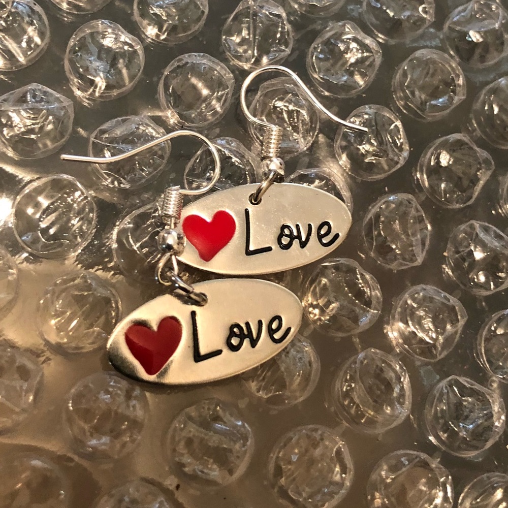 Love ❤️ Love fish hook earrings ❤️ - Picture 1 of 3